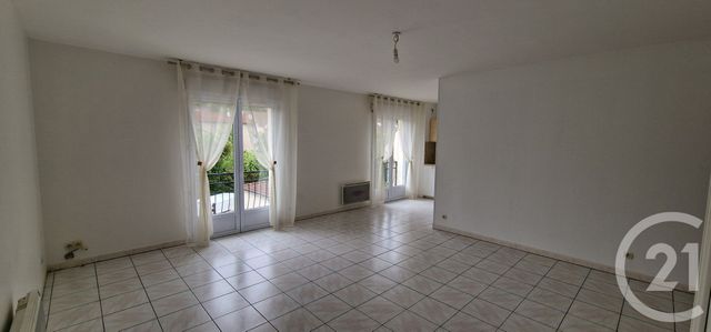 Afficher la photo en grand Appartement F2 à louer - 2 pièces - 49,97 m2 - Viry Chatillon - 91 - ILE-DE-FRANCE