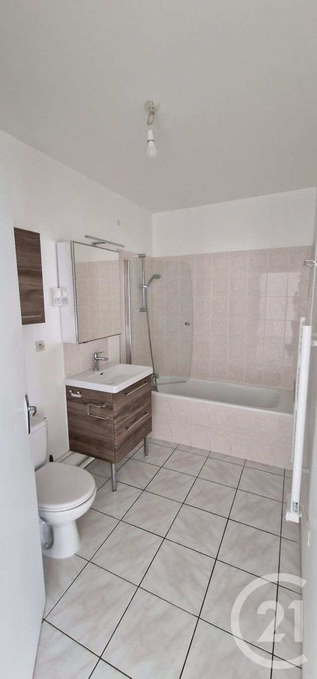 Afficher la photo en grand Appartement F2 à louer - 2 pièces - 49,97 m2 - Viry Chatillon - 91 - ILE-DE-FRANCE