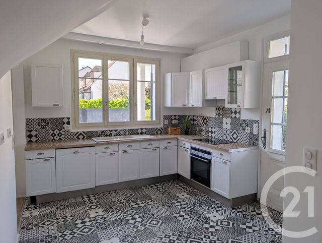 Maison &agrave; louer - 6 pi&egrave;ces - 146,99 m2 - Corbeil Essonnes - 91 - ILE-DE-FRANCE